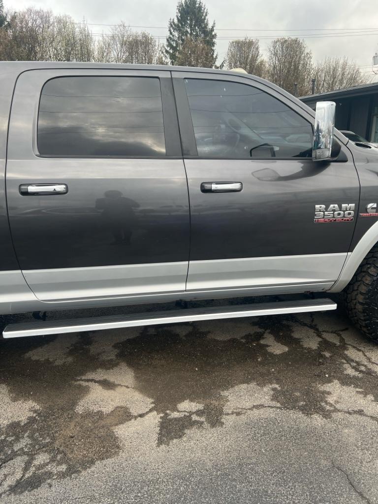 RAM 3500 4WD Mega Cab 160.5" Laramie 2015