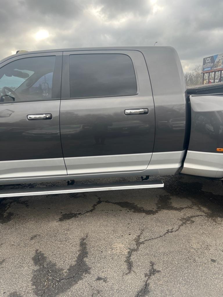 RAM 3500 4WD Mega Cab 160.5" Laramie 2015
