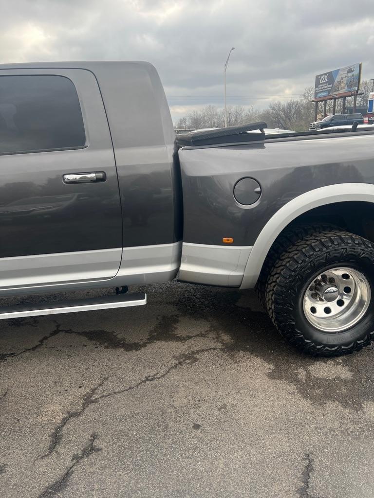 RAM 3500 4WD Mega Cab 160.5" Laramie 2015