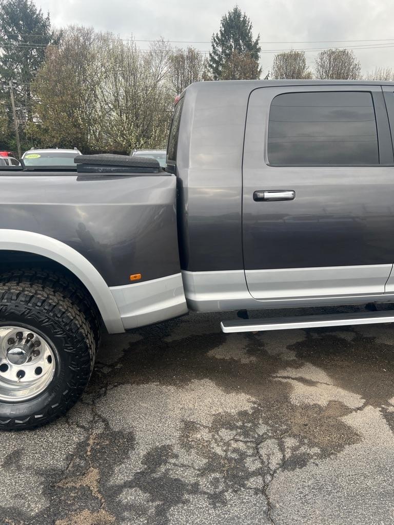 RAM 3500 4WD Mega Cab 160.5" Laramie 2015