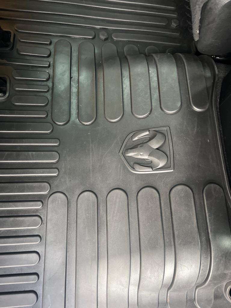 RAM 3500 4WD Mega Cab 160.5" Laramie 2015