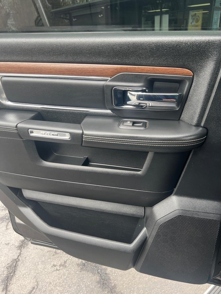 RAM 3500 4WD Mega Cab 160.5" Laramie 2015