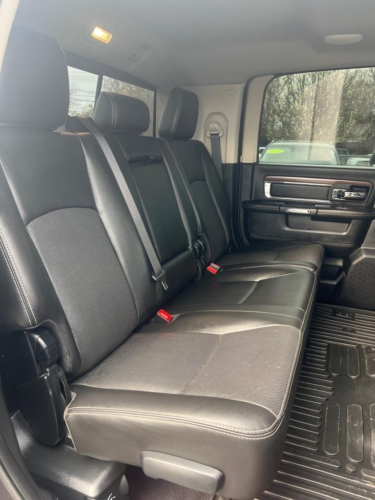 RAM 3500 4WD Mega Cab 160.5" Laramie 2015