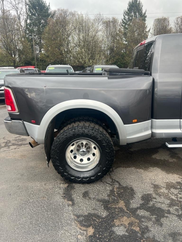 RAM 3500 4WD Mega Cab 160.5" Laramie 2015