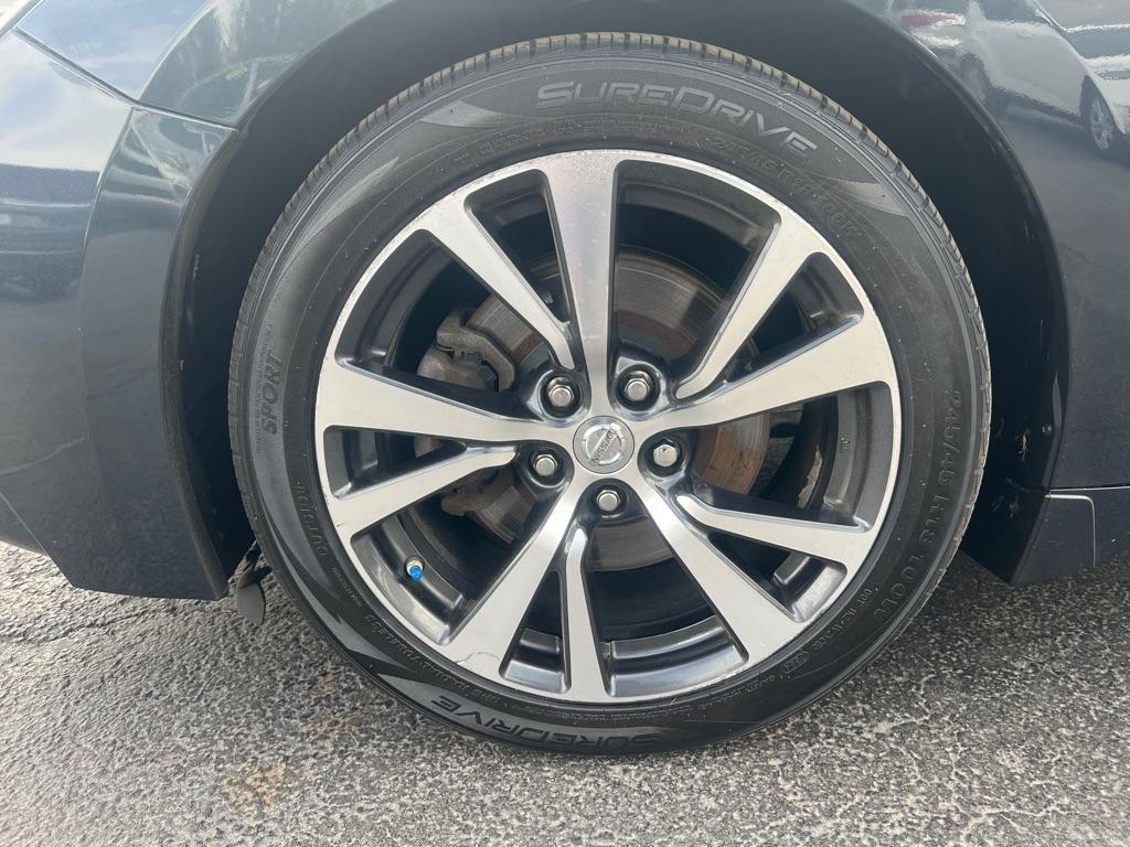 View vehicle photo 5