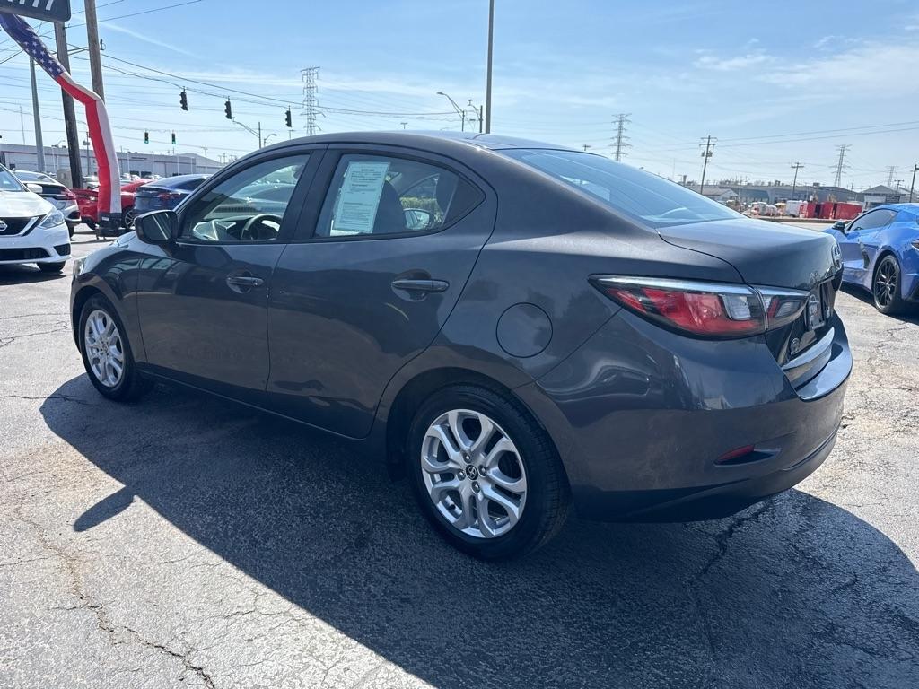 Scion iA 4dr Sdn Man (Natl) 2016