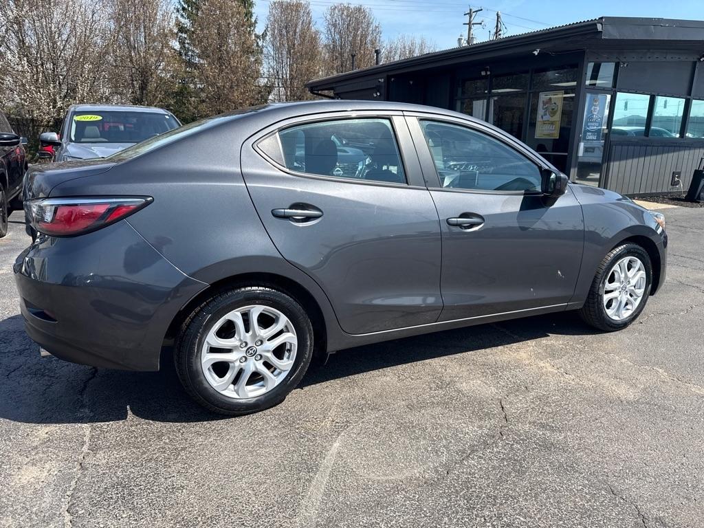 Scion iA 4dr Sdn Man (Natl) 2016