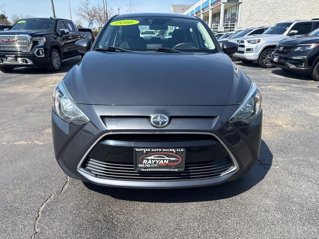 Scion iA 4dr Sdn Man (Natl) 2016