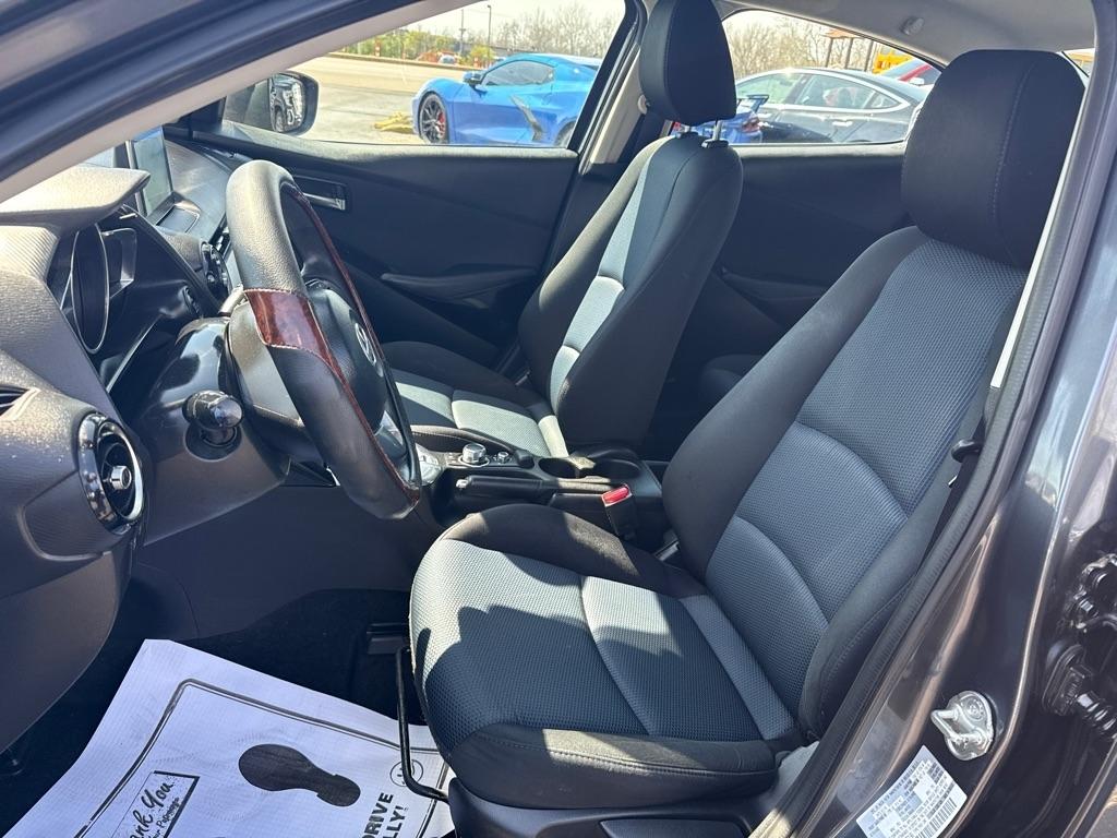 Scion iA 4dr Sdn Man (Natl) 2016