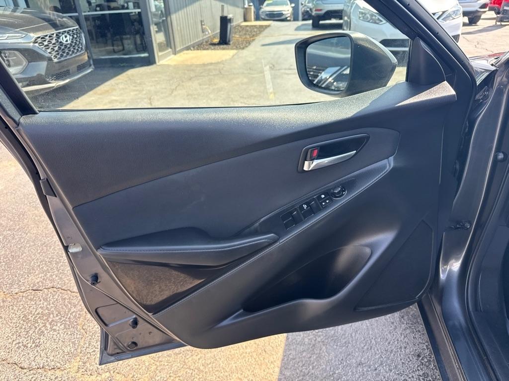 Scion iA 4dr Sdn Man (Natl) 2016