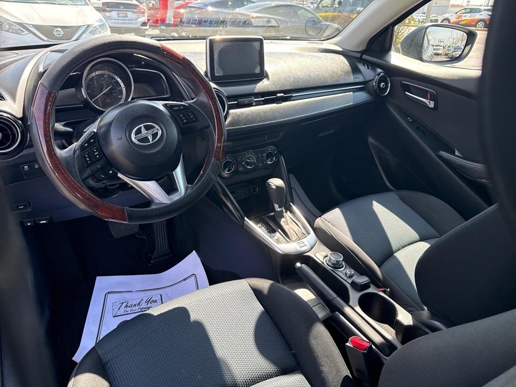 Scion iA 4dr Sdn Man (Natl) 2016