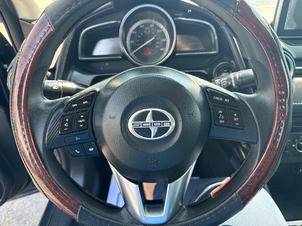 Scion iA 4dr Sdn Man (Natl) 2016