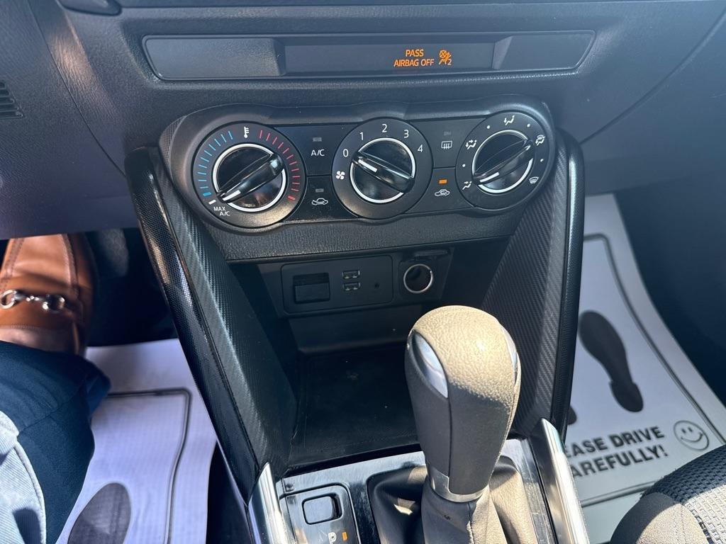 Scion iA 4dr Sdn Man (Natl) 2016