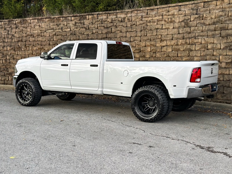 RAM 3500 Tradesman Crew Cab 4WD DRW 2017 RAM 3500 Tradesman Crew Cab 4WD DRW 2017