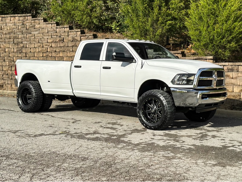 RAM 3500 Tradesman Crew Cab 4WD DRW 2017 RAM 3500 Tradesman Crew Cab 4WD DRW 2017