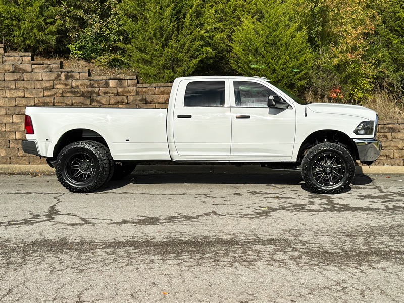 RAM 3500 Tradesman Crew Cab 4WD DRW 2017 RAM 3500 Tradesman Crew Cab 4WD DRW 2017