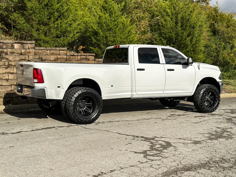 RAM 3500 Tradesman Crew Cab 4WD DRW 2017 RAM 3500 Tradesman Crew Cab 4WD DRW 2017