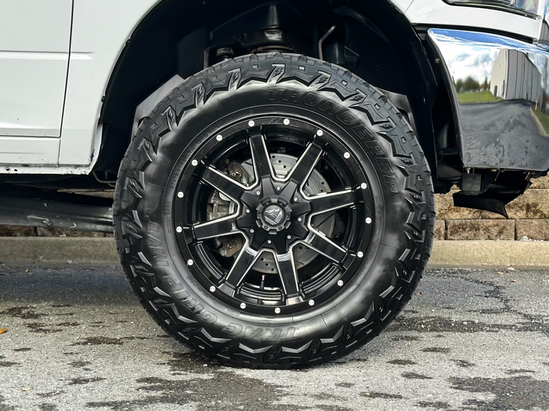 RAM 3500 Tradesman Crew Cab 4WD DRW 2017 RAM 3500 Tradesman Crew Cab 4WD DRW 2017