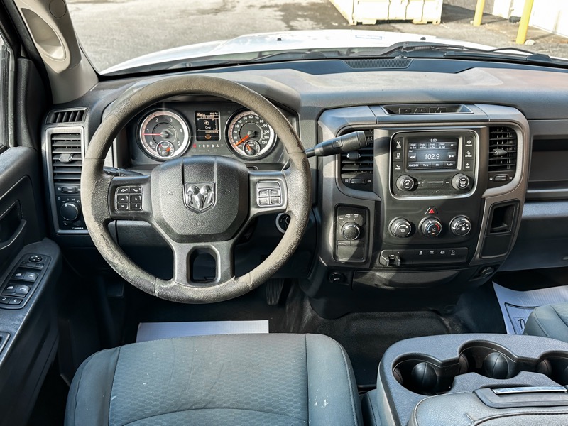 RAM 3500 Tradesman Crew Cab 4WD DRW 2017 RAM 3500 Tradesman Crew Cab 4WD DRW 2017