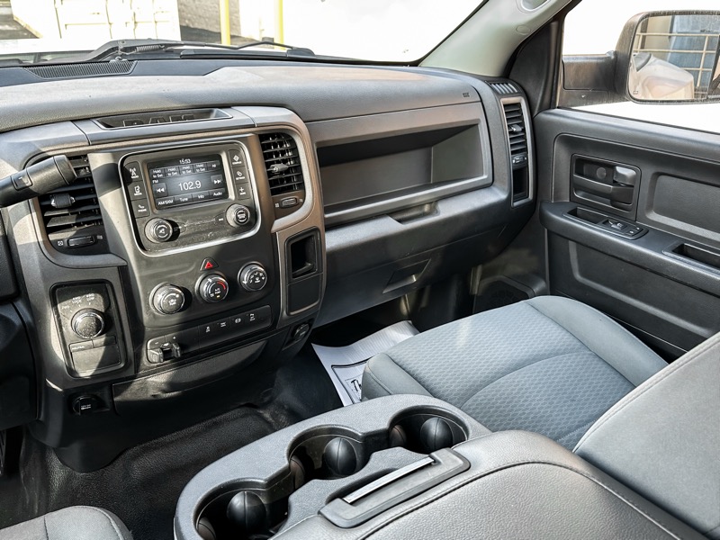 RAM 3500 Tradesman Crew Cab 4WD DRW 2017 RAM 3500 Tradesman Crew Cab 4WD DRW 2017