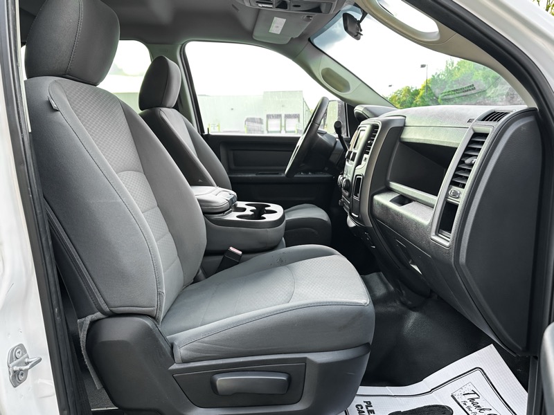 RAM 3500 Tradesman Crew Cab 4WD DRW 2017 RAM 3500 Tradesman Crew Cab 4WD DRW 2017