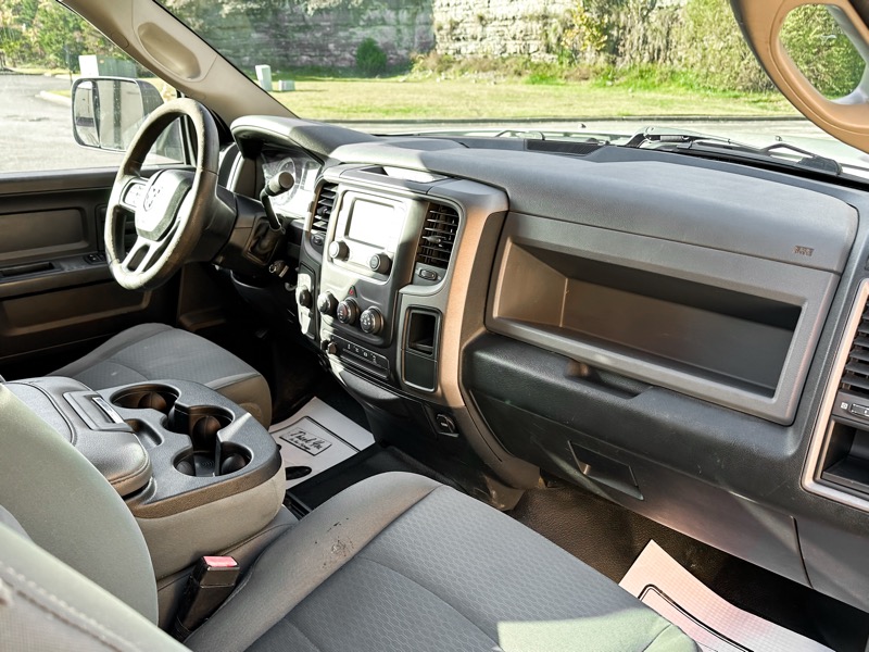 RAM 3500 Tradesman Crew Cab 4WD DRW 2017 RAM 3500 Tradesman Crew Cab 4WD DRW 2017