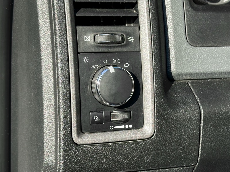 RAM 3500 Tradesman Crew Cab 4WD DRW 2017 RAM 3500 Tradesman Crew Cab 4WD DRW 2017