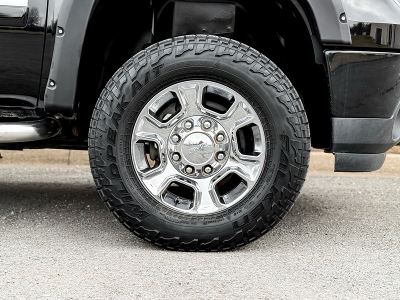 GMC Sierra 3500HD Denali Crew Cab SRW 4WD 2013