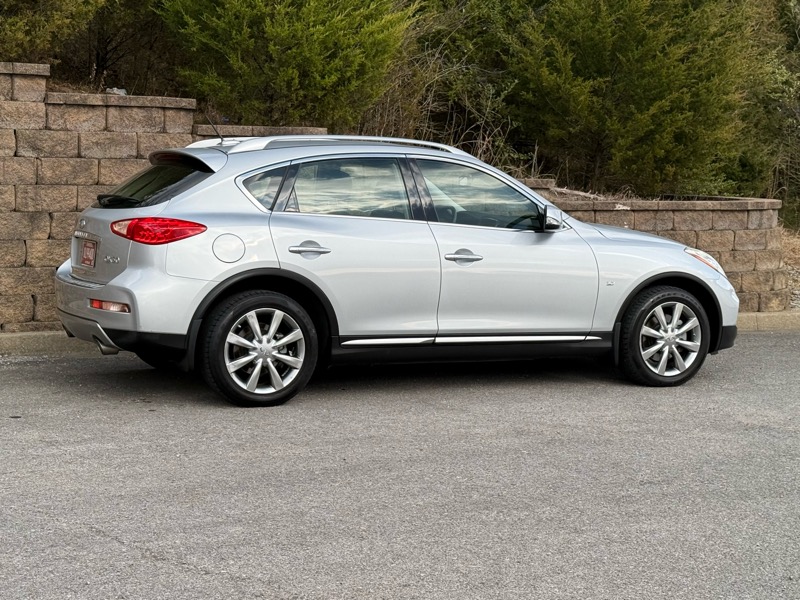 Infiniti QX50 4D SUV RWD 2017