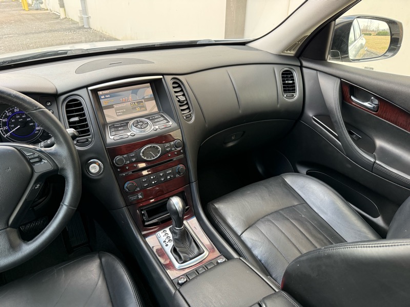 Infiniti QX50 4D SUV RWD 2017