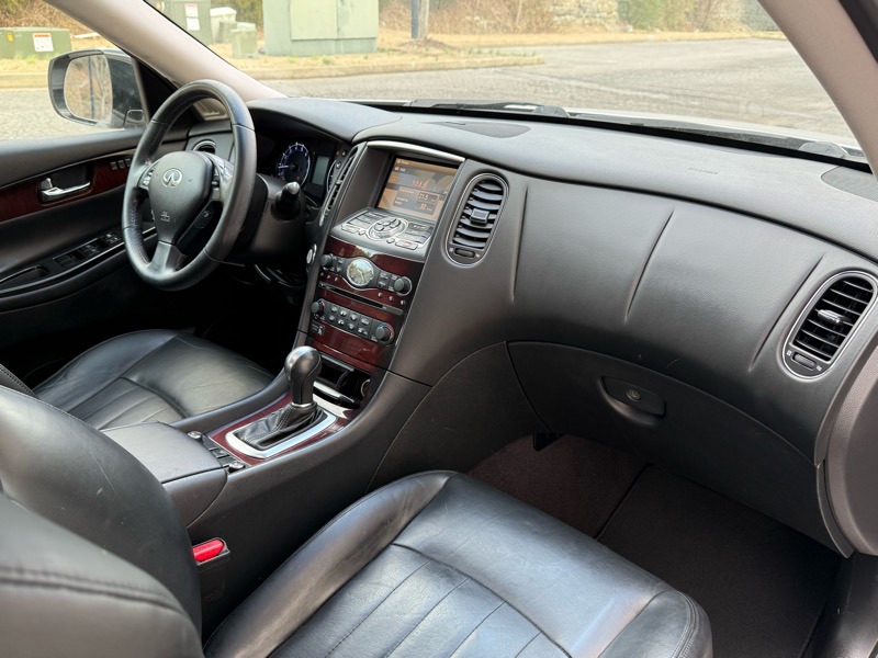 Infiniti QX50 4D SUV RWD 2017