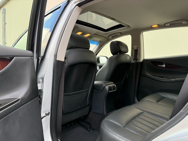 Infiniti QX50 4D SUV RWD 2017