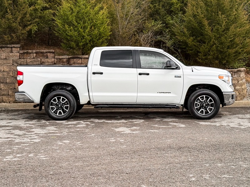 Toyota Tundra SR5 5.7L V8 FFV CrewMax 4WD 2015