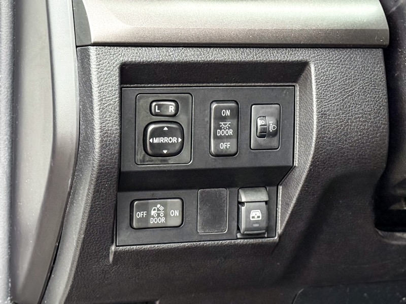 Toyota Tundra SR5 5.7L V8 FFV CrewMax 4WD 2015