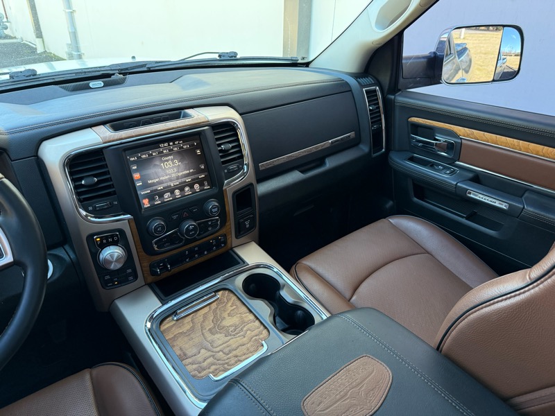 RAM 1500 Laramie Longhorn Crew Cab 4WD 2016