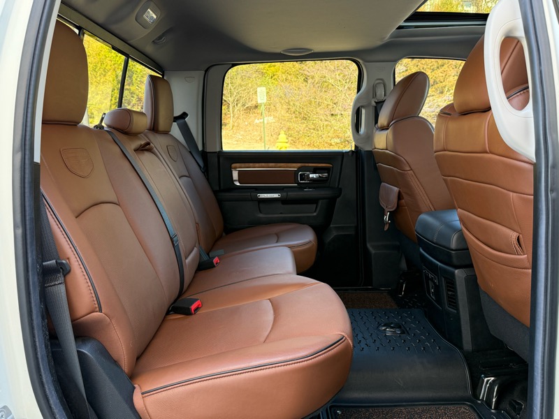 RAM 1500 Laramie Longhorn Crew Cab 4WD 2016