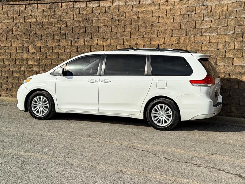 Toyota Sienna XLE FWD 8-Passenger V6 2012