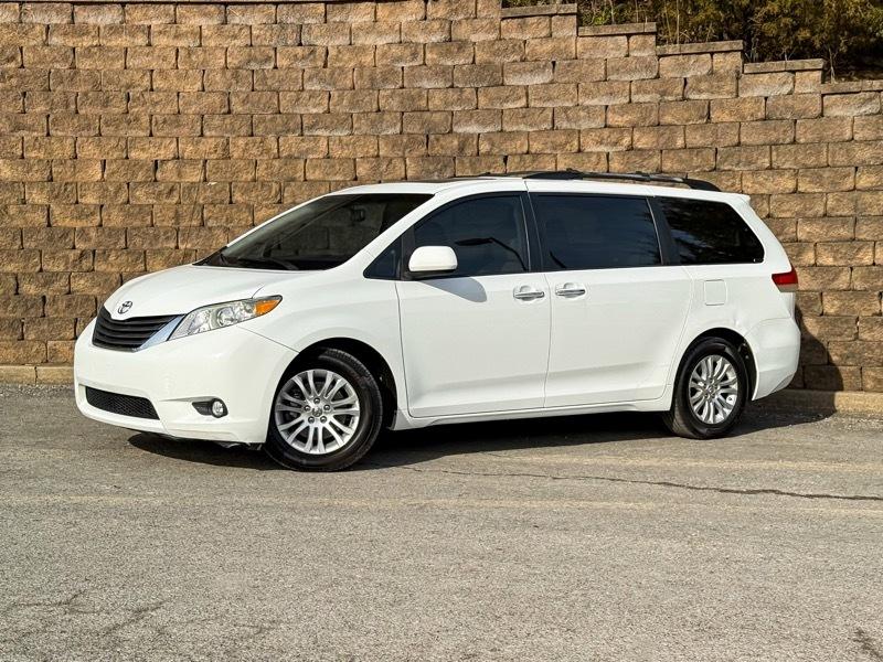 Toyota Sienna XLE FWD 8-Passenger V6 2012