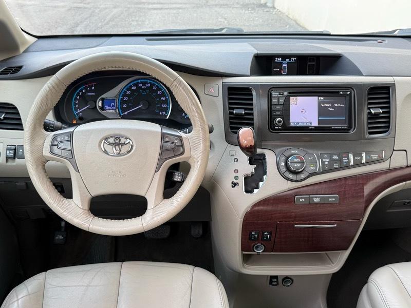 Toyota Sienna XLE FWD 8-Passenger V6 2012