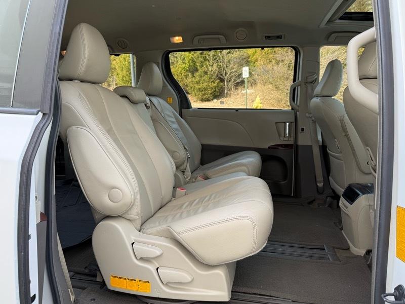 Toyota Sienna XLE FWD 8-Passenger V6 2012
