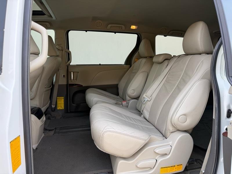 Toyota Sienna XLE FWD 8-Passenger V6 2012
