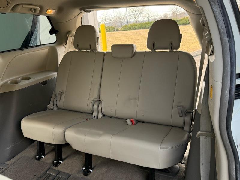 Toyota Sienna XLE FWD 8-Passenger V6 2012