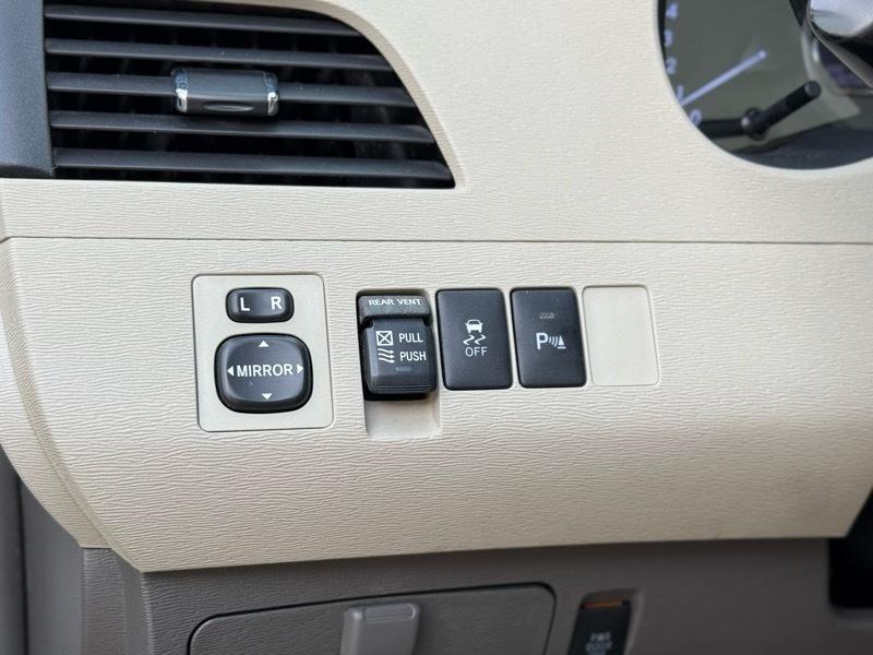 Toyota Sienna XLE FWD 8-Passenger V6 2012