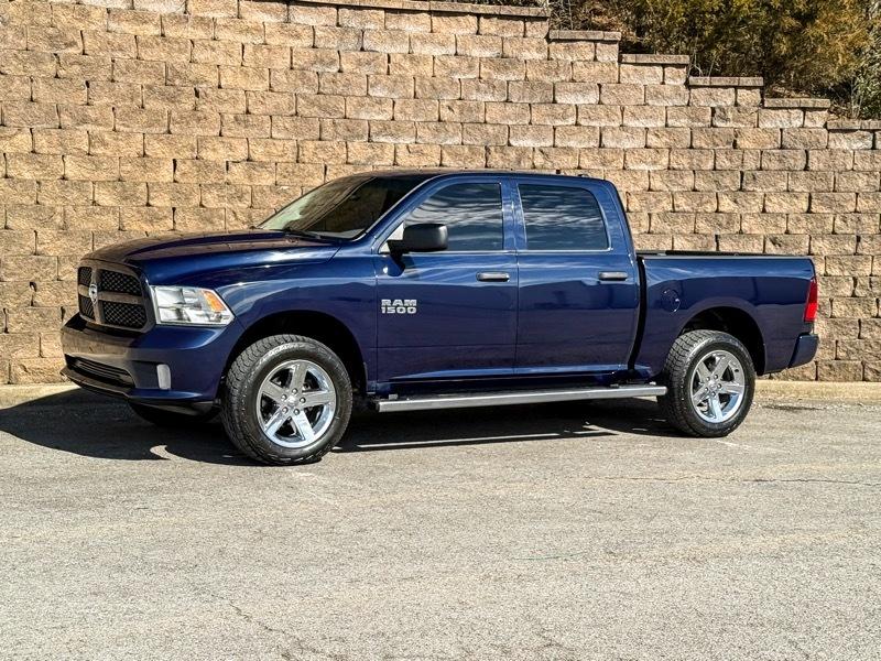 2015 RAM 1500 Express 4x4 Crew Cab 5'7" Box
