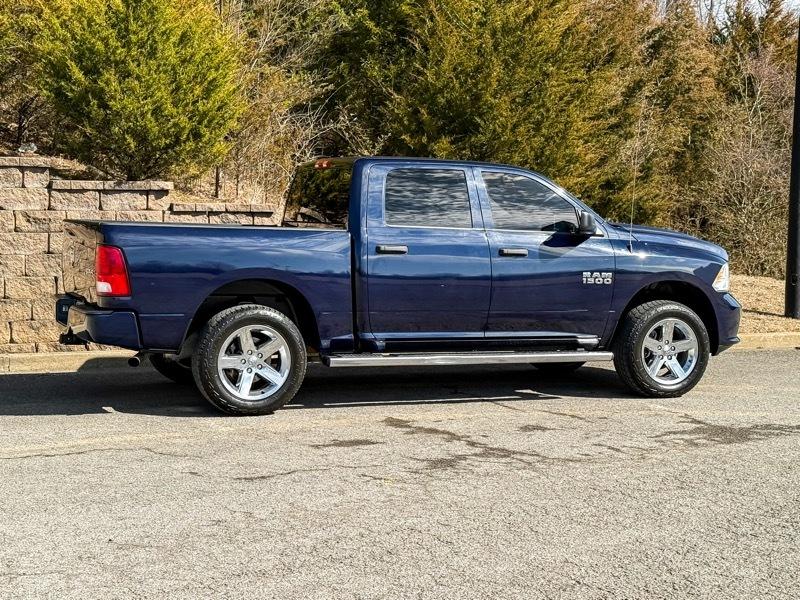 RAM 1500 Express 4x4 Crew Cab 5'7" Box 2015
