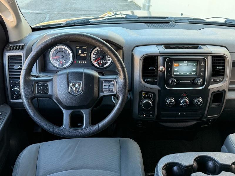 RAM 1500 Express 4x4 Crew Cab 5'7" Box 2015