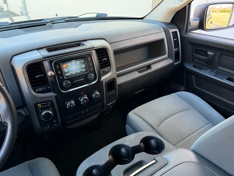 RAM 1500 Express 4x4 Crew Cab 5'7" Box 2015