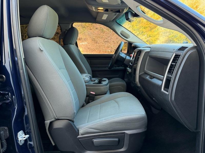 RAM 1500 Express 4x4 Crew Cab 5'7" Box 2015