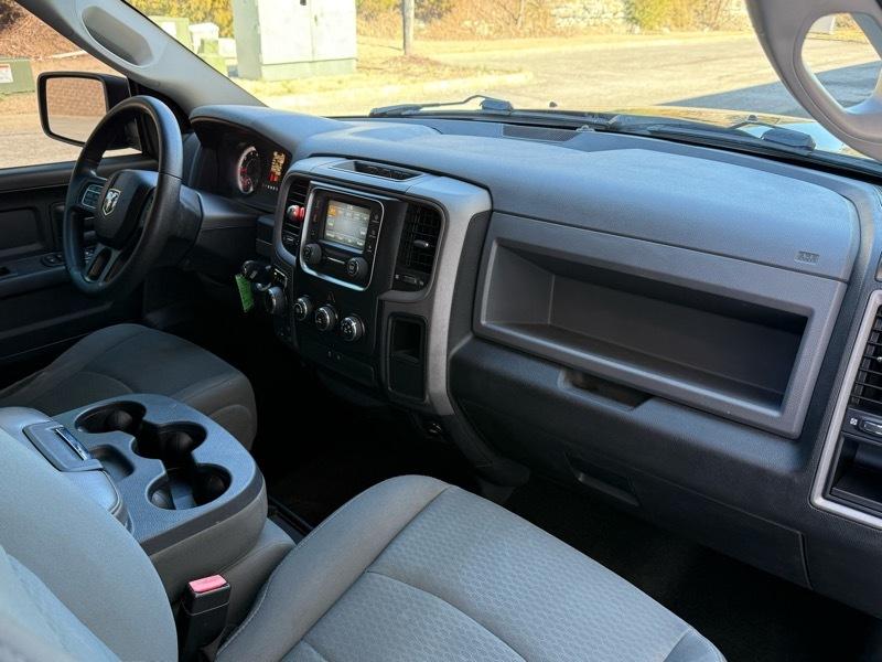 RAM 1500 Express 4x4 Crew Cab 5'7" Box 2015