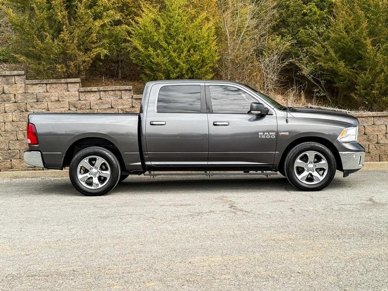 RAM 1500 SLT Crew Cab 2WD 2016